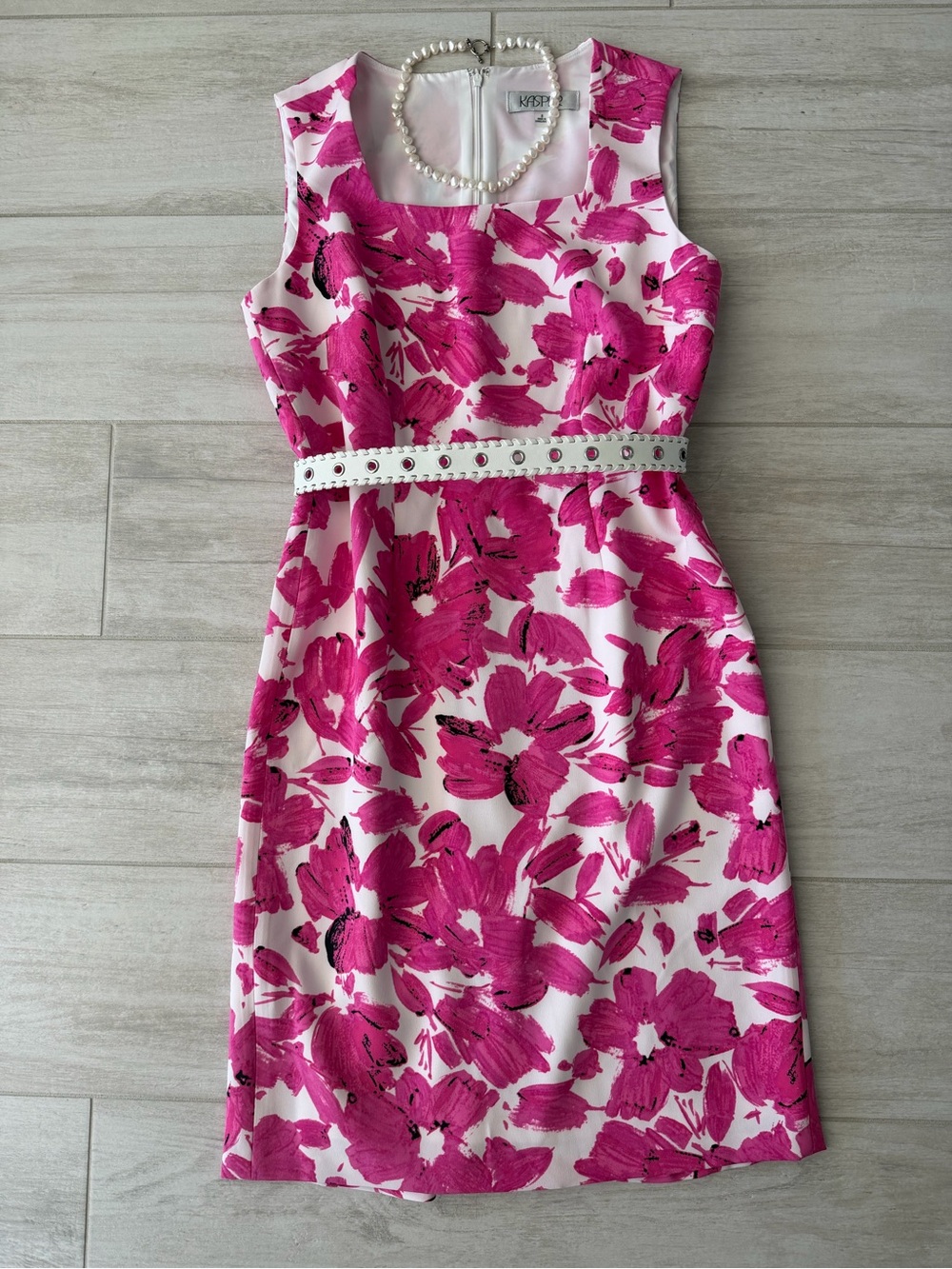 Kasper Floral Sheath Dress Size 8 Pink Magenta Sleeveless Square Neck Like New